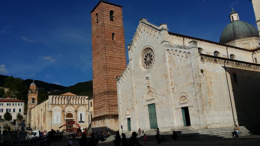 Hotel Villa Flores Marina di Pietrasanta Bagian luar foto